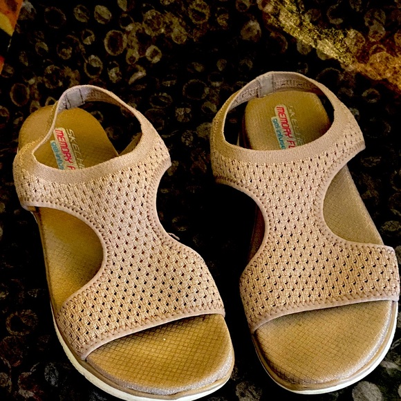 Comfortable Beige Sandals. Sketchers - Picture 1 of 3